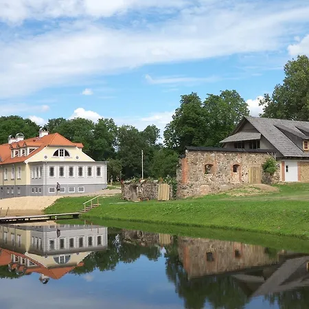 Botique & Berkenes Manor * Ziedkalne