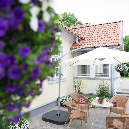 Botique & Berkenes Manor Ziedkalne