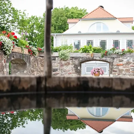 Botique & Berkenes Manor *