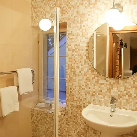 Botique & Berkenes Manor מלון *